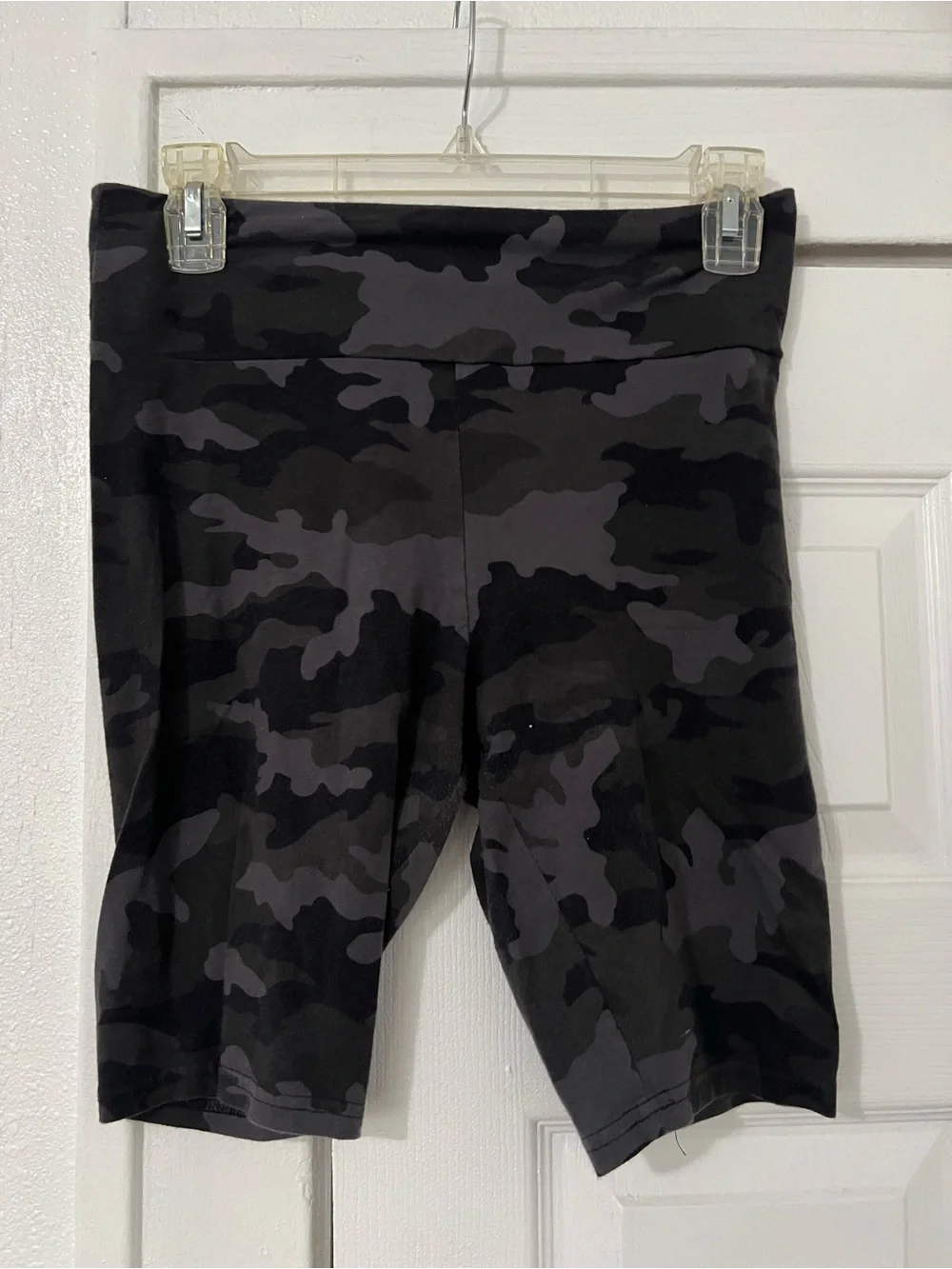Forever 21 Black and Dark Gray Camo Bike Shorts size Large